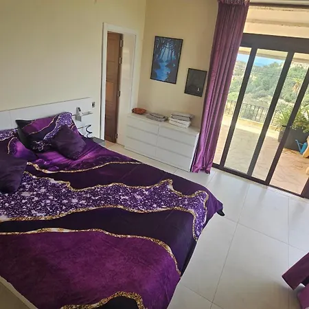 Lunzjata Mansions Penthouse アパート