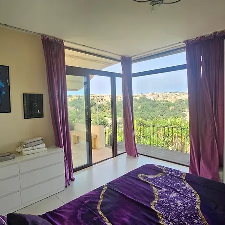 Lunzjata Mansions Penthouse * Għajn il-Kbira