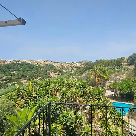 Lunzjata Mansions Penthouse Appartamento *